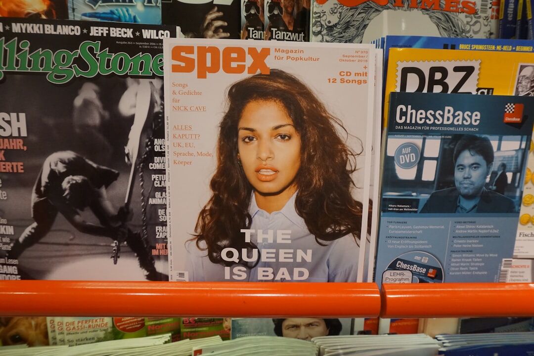 hollywood gossip magazine